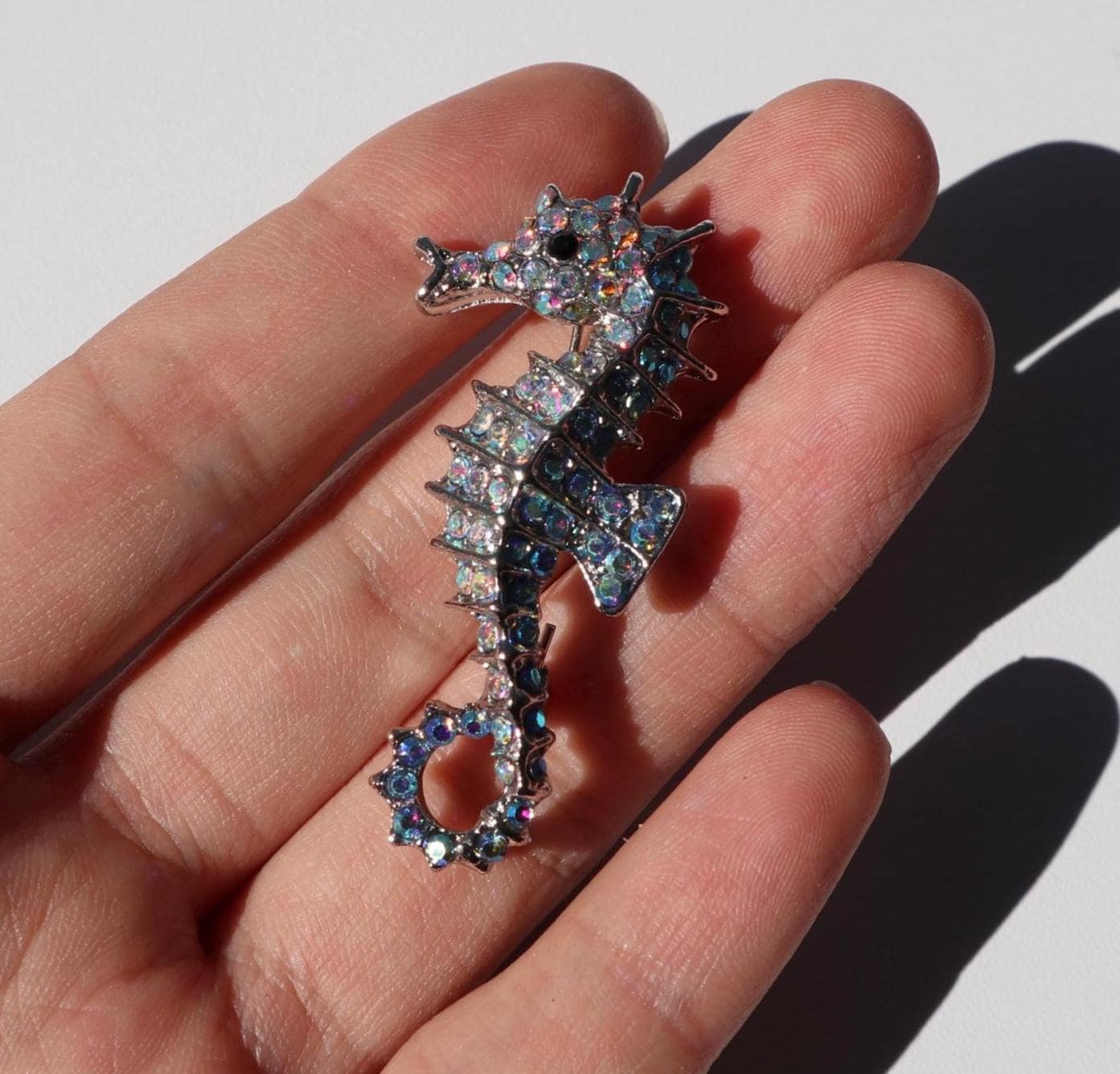 Seepferdchen Brosche Blau Farbe Geschenke Modeschmuck Blumen Weihnachten Seepferdchen Brosche Blau Farbe Geschenke Modeschmuck Blumen Weihnachten von MafukooBrosche