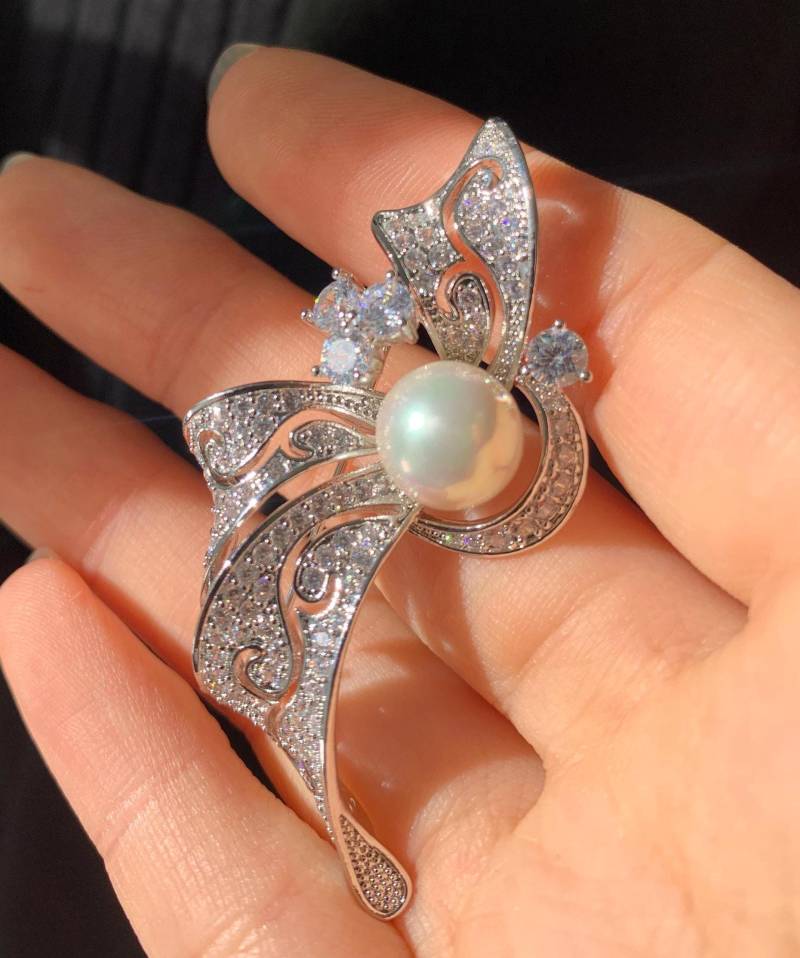 Silberband-Brosche Legierungs-Schleifennadel Mit Perle von MafukooBrosche