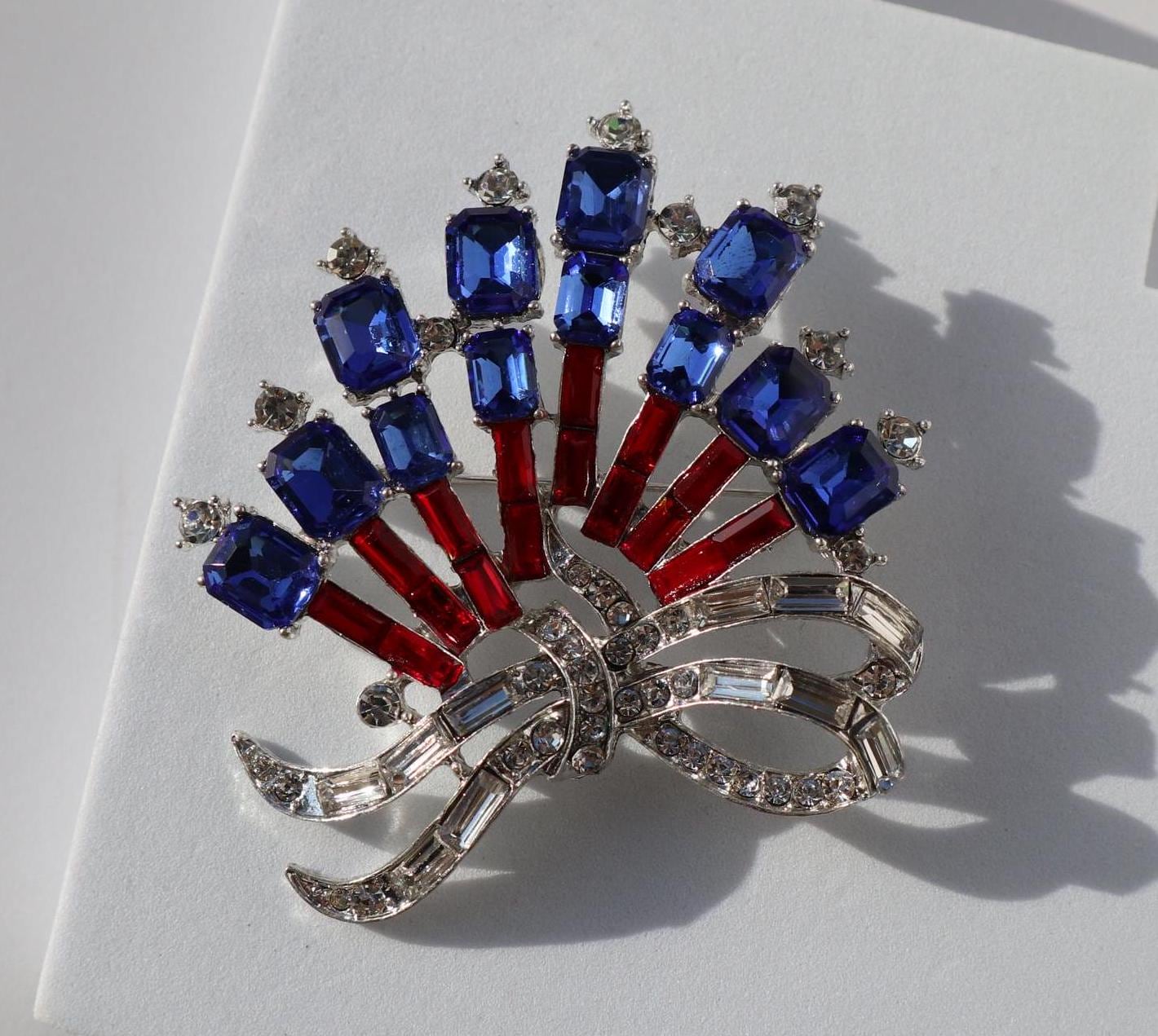 Vintage Style Blaue Kristall Brosche Eleganter Party Pin Vintage Style Blaue Kristall Brosche Eleganter Party Pin von MafukooBrosche