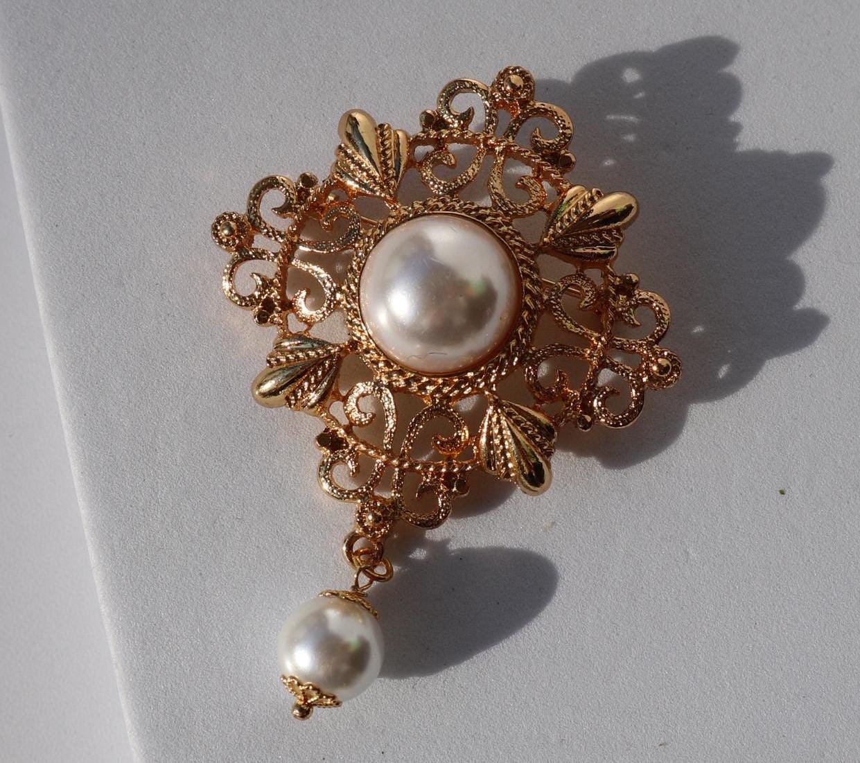 Vintage Style Gold Brosche Perlen-Akzent, Party-Schmuck Vintage Style Gold Brosche Perlen-Akzent, Party-Schmuck von MafukooBrosche