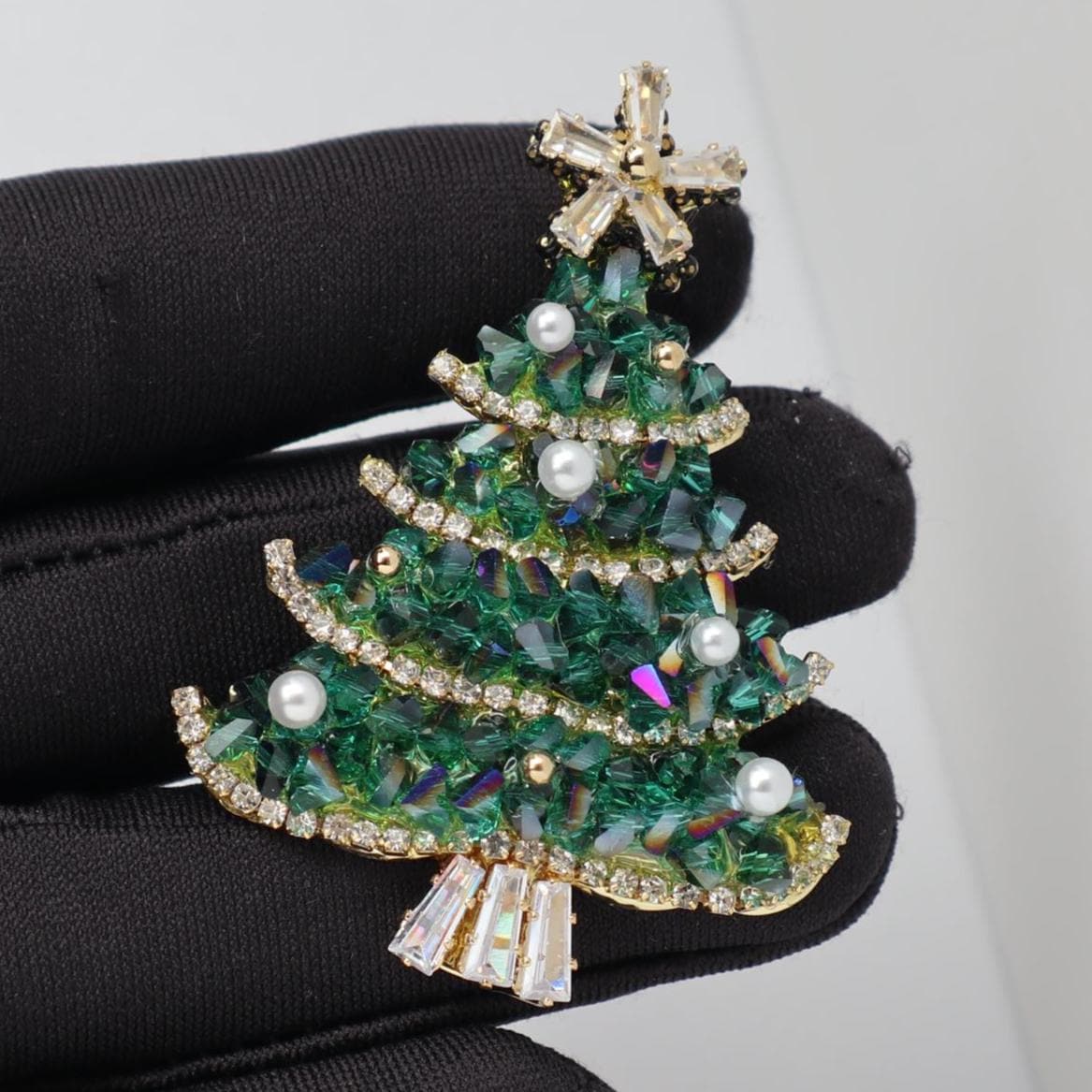 Weihnachtsbaum-Brosche in Grün Und Gold Elegante Weihnachtsbrosche von MafukooBrosche