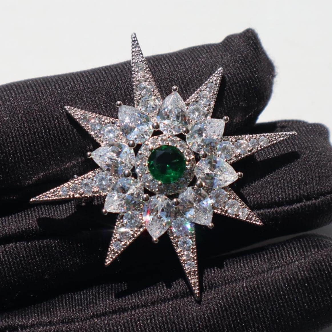 stern Splitter Grün Farbe Brosche Weihnachten Geschenk Anstecknadel von MafukooBrosche