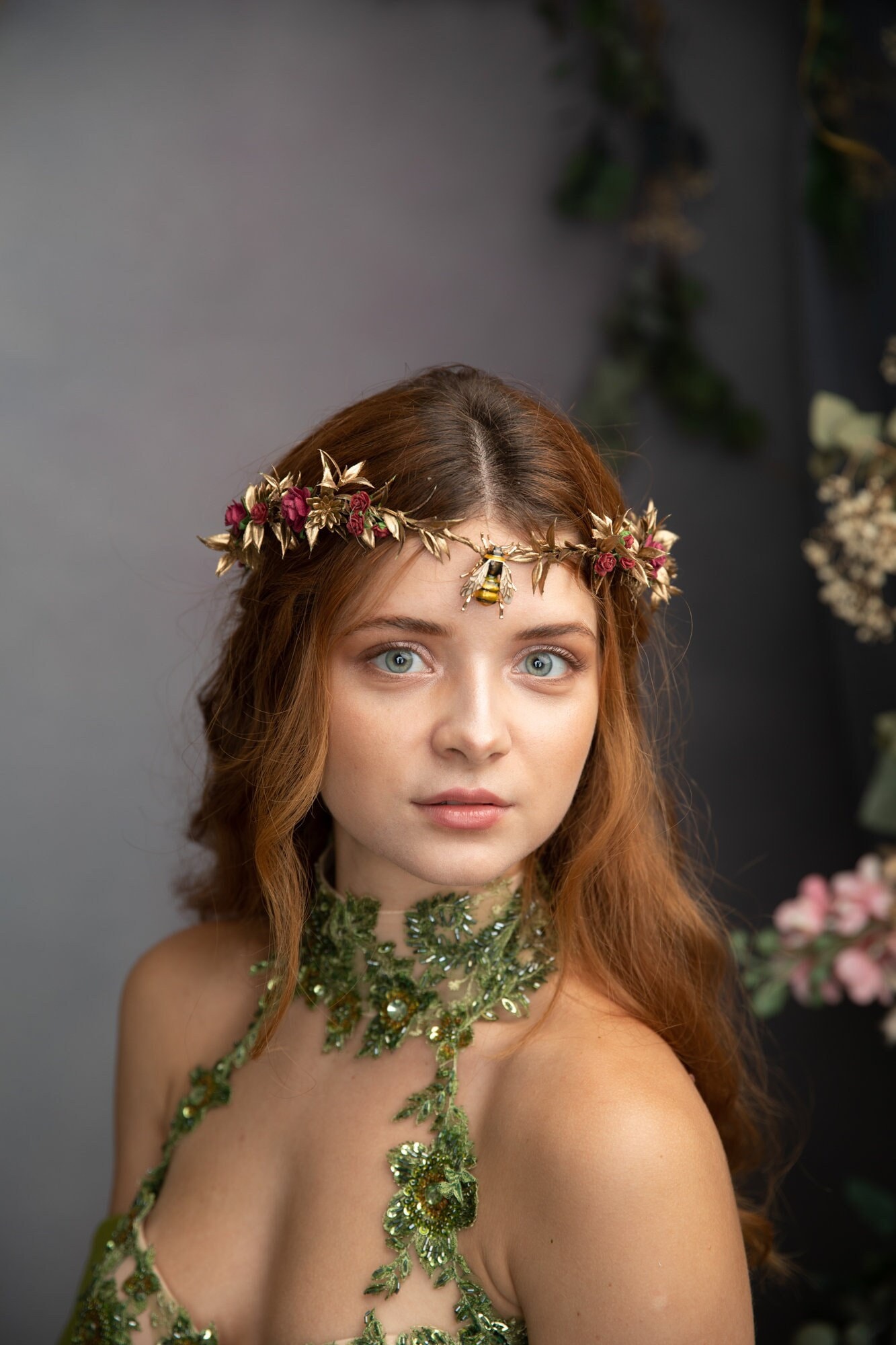 Blumenelfen Tiara Mit Einer Biene Fee Haarkrone Goldene Und Burgundy Blumenelfenkrone Braut Blumenkrone Halloween Magaela Wooldland Blumenelfen Tiara Mit Einer Biene Fee Haarkrone Goldene Und Burgundy Blumenelfenkrone Braut Blumenkrone Halloween Magaela Wooldland von MagaelaAccessories