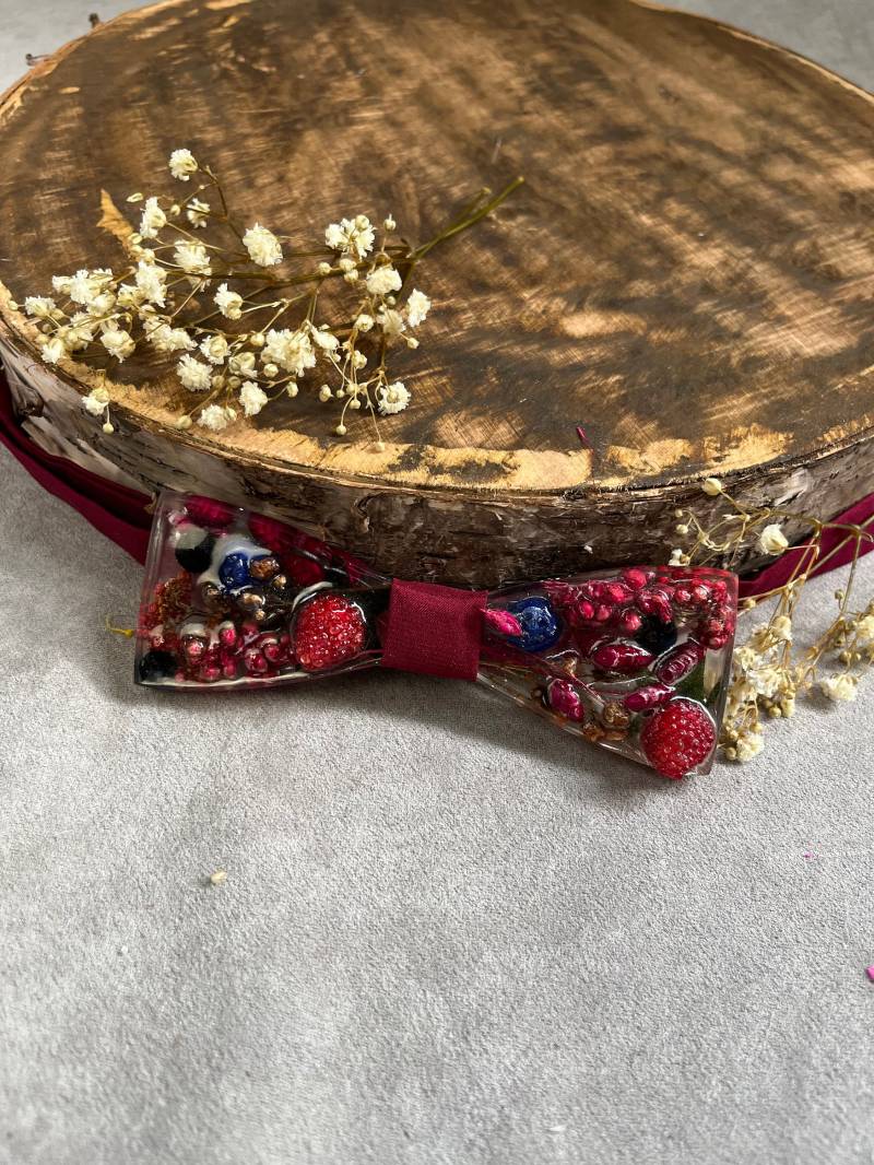 Himbeer-Harz-Fliege Bräutigam Beeren-Fliege von MagaelaAccessories