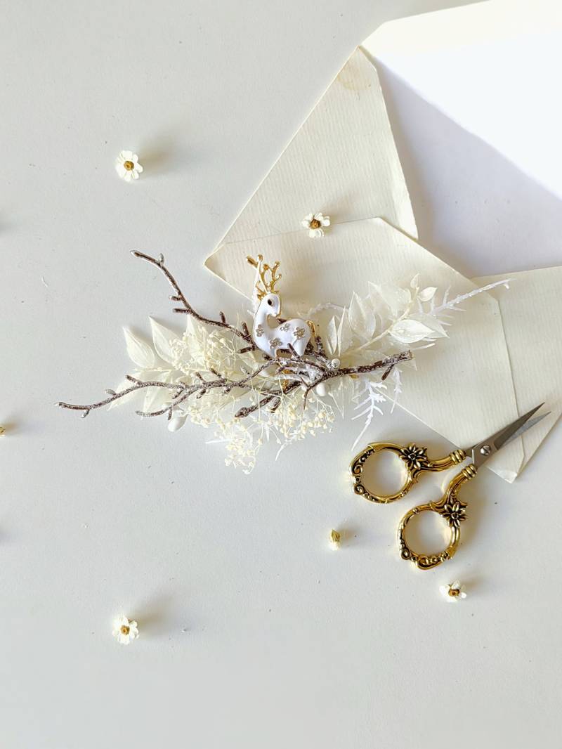 Hirschkuh Brosche Handgemachter Feiertags Schmuck Hirschkuh Brosche Handgemachter Feiertags Schmuck von MagaelaAccessories