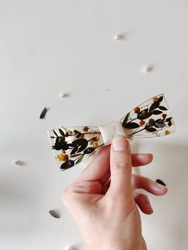 Resin Fliege in Blumenform Hochzeit Bräutigam Accessoire von MagaelaAccessories