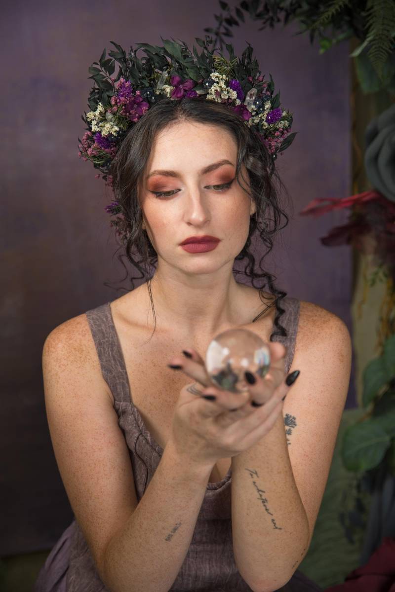 Lila Brautkrone Mit Kristallen Blumen Haarband Gothic Hochzeit Halloween Krone Herbst Stirnband Corpse Bride Und Grüne von MagaelaAccessories