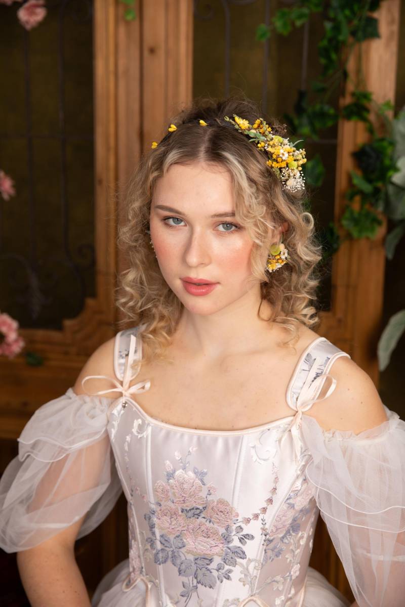 Natur Haarband Blumen Stirnband in Gelb Und Grün Tönen Handgefertigtes Braut Krone Cottagecore von MagaelaAccessories