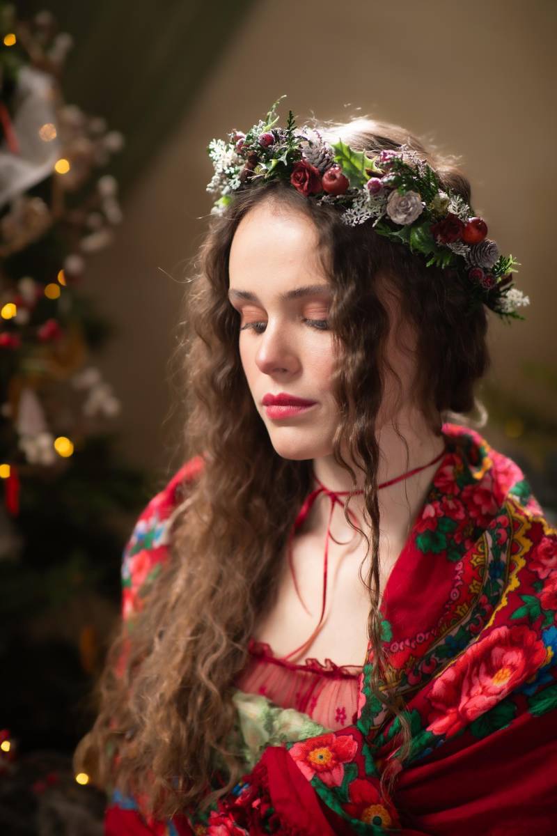 Roter Weihnachtshaarkranz Rote Äpfel Naturkranz Winter-Hochzeit Winter-Headpiece Winterhochzeit Vintage Weihnachten Cottagecore von MagaelaAccessories
