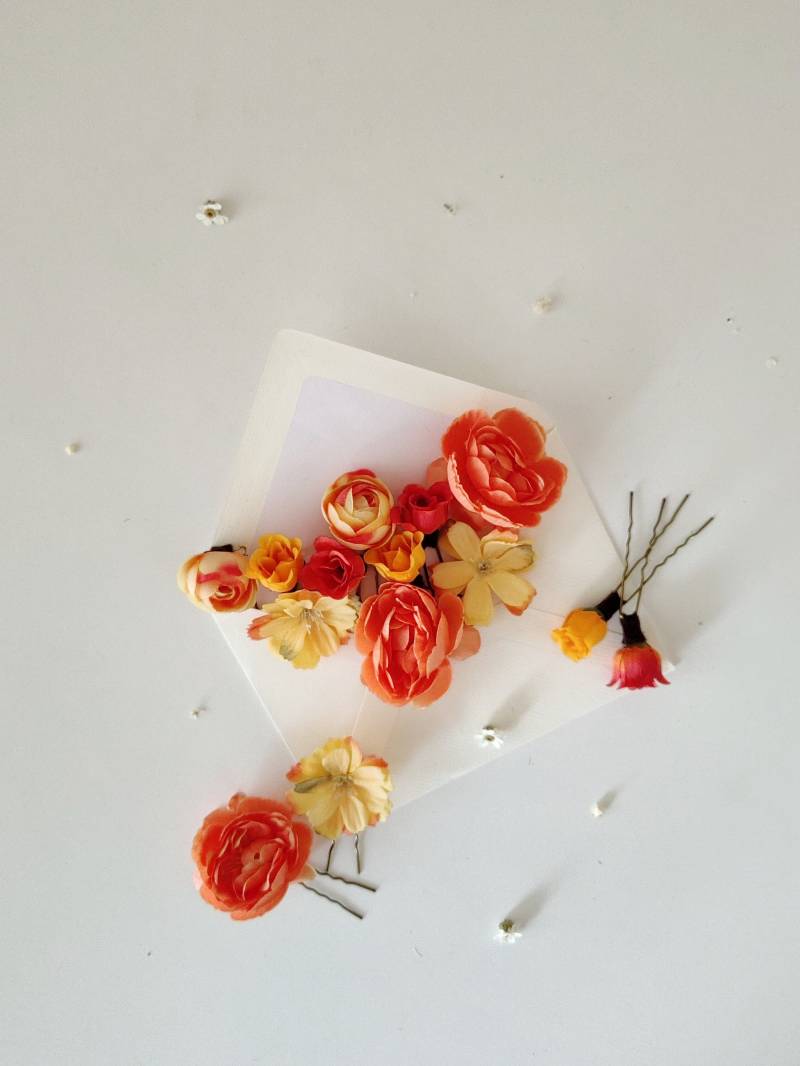 Sommer Hochzeit Brautfrisur Accessoire Orange Gelbe Blumen Design Boho Set Haarnadeln Braut Bride To Be von MagaelaAccessories