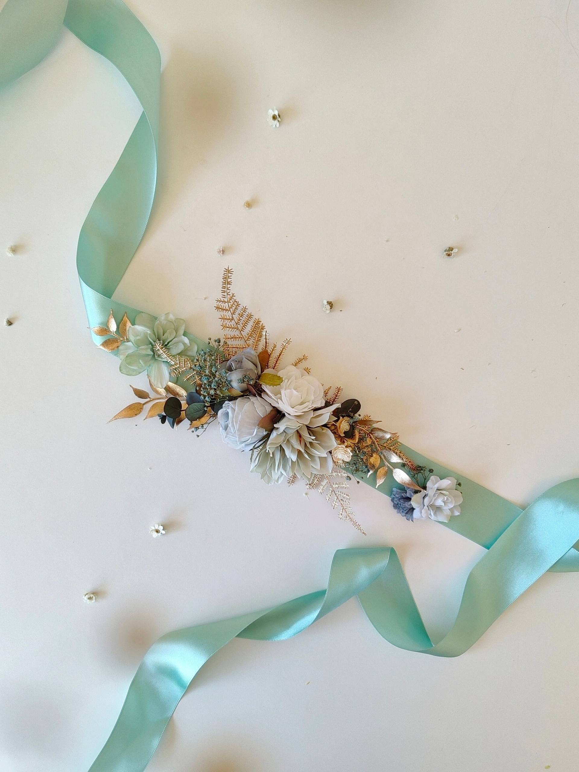 Vintage Blumengürtel Cottagecore Hochzeit Band Mint Gold Brautkleid Blumen Brautgürtel Rustikale Magaela Bride To Be Accessoire Vintage Blumengürtel Cottagecore Hochzeit Band Mint Gold Brautkleid Blumen Brautgürtel Rustikale Magaela Bride To Be Accessoire von MagaelaAccessories