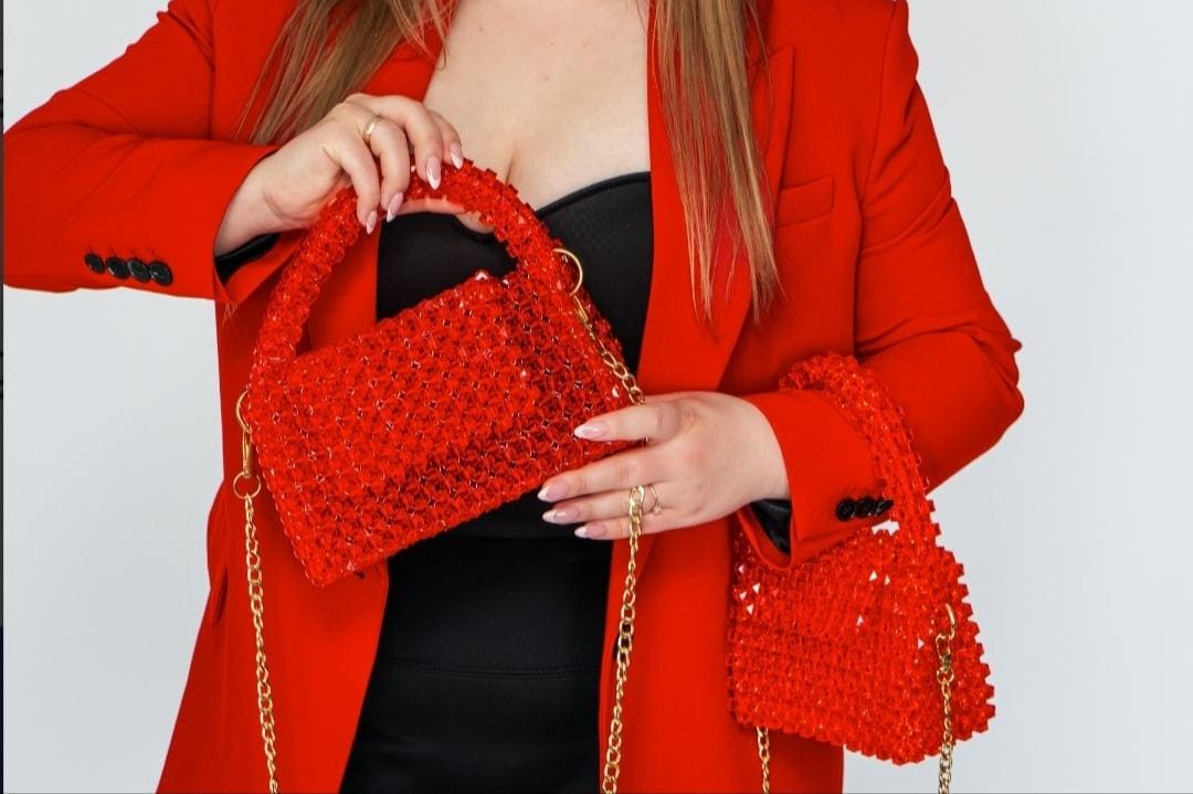 Handgefertigte Rote Perlentasche - Einzigartige Würfelförmige Acryl-Geldbörse, Perfektes Geschenk Für Besondere Anlässe Handgefertigte Rote Perlentasche - Einzigartige Würfelförmige Acryl-Geldbörse, Perfektes Geschenk Für Besondere Anlässe von MagdaDu