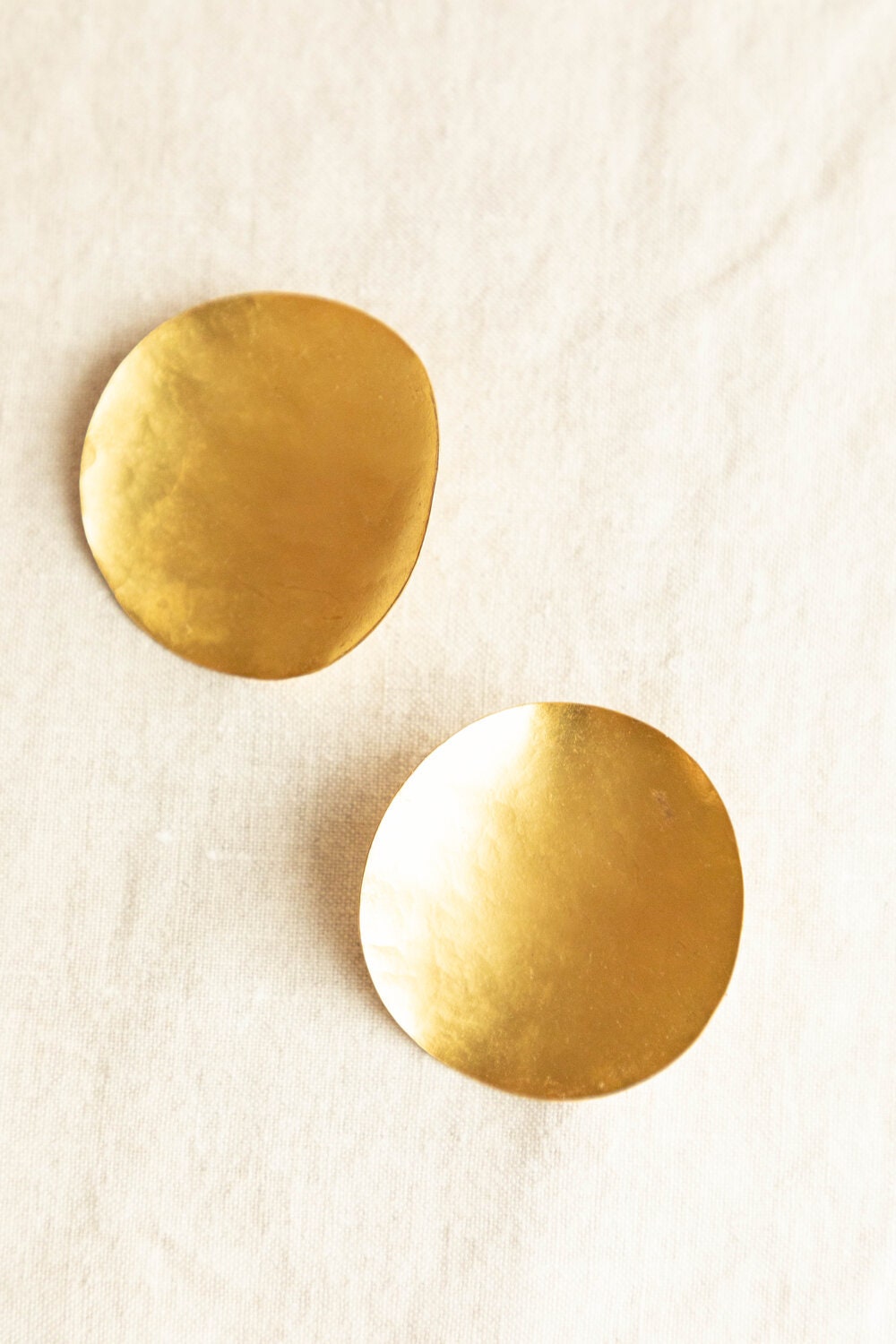 Gold Disc Ohrringe, Vergoldete 24 K Statement Klobige Geschenk Freundin Gold Disc Ohrringe, Vergoldete 24 K Statement Klobige Geschenk Freundin von MagdaMadeCo