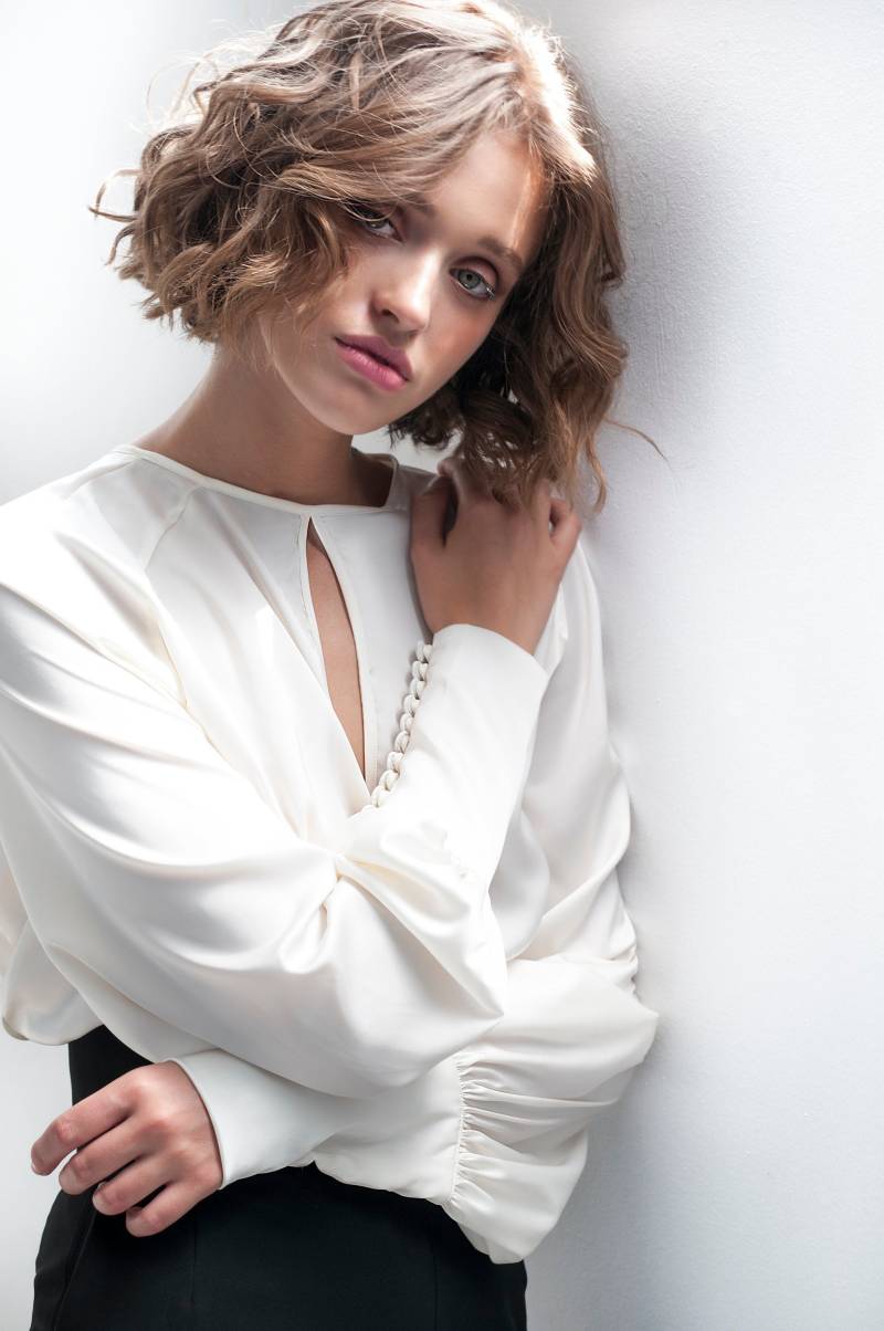 Gebrochen Weiße Seidenbluse/ Satinbluse/ Weitärmlige Bluse/ Lockere Bluse/Weites Armtop/ Elegante Puffärmeltop/ Langarmbluse von MagdaleneDArtWear