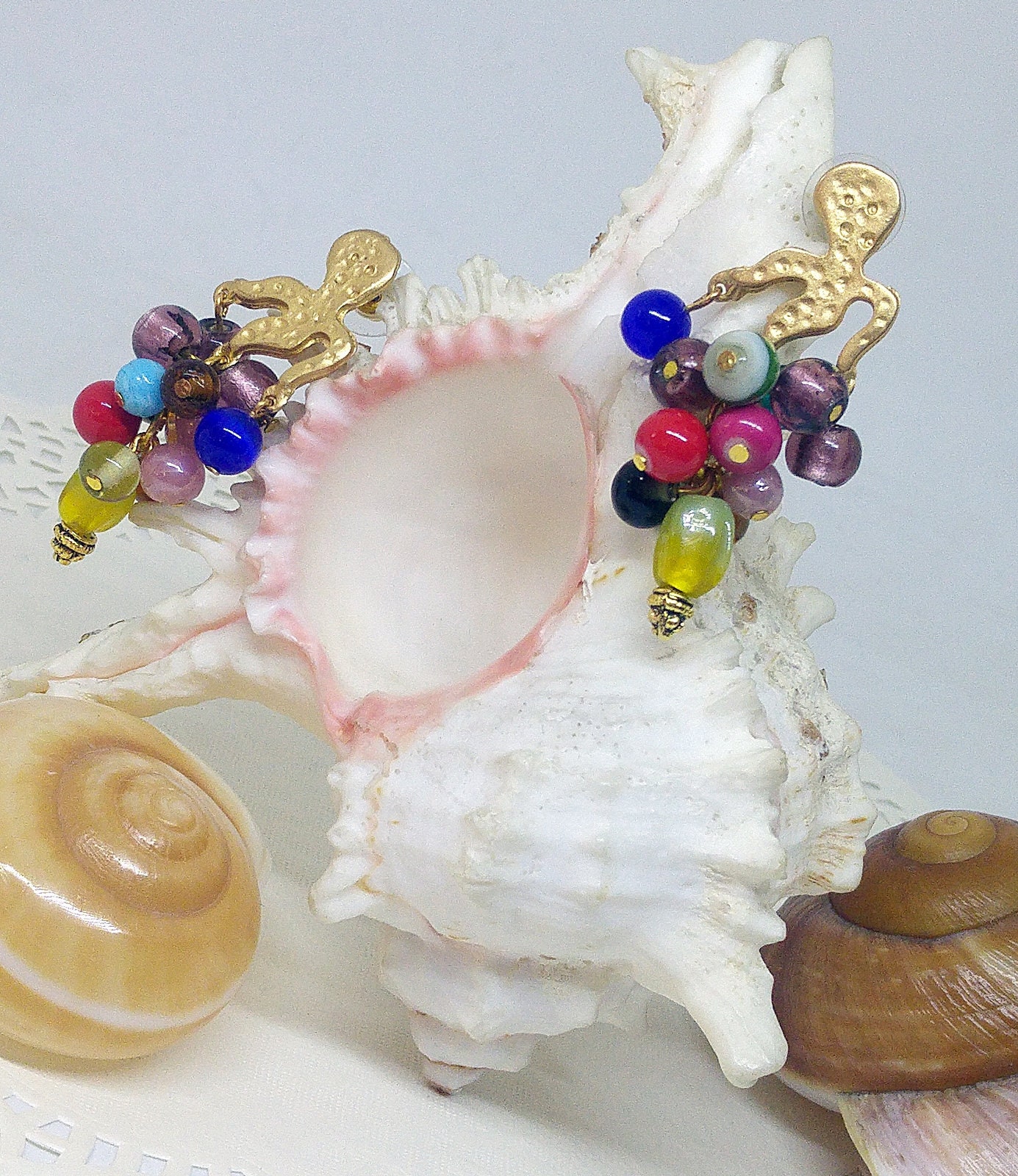 Cluster-Ohrringe Mit Murano Glasperlen Und Gold Zinklegierung Oktopus Cluster-Ohrringe Mit Murano Glasperlen Und Gold Zinklegierung Oktopus von MaggieHandmadeBijoux