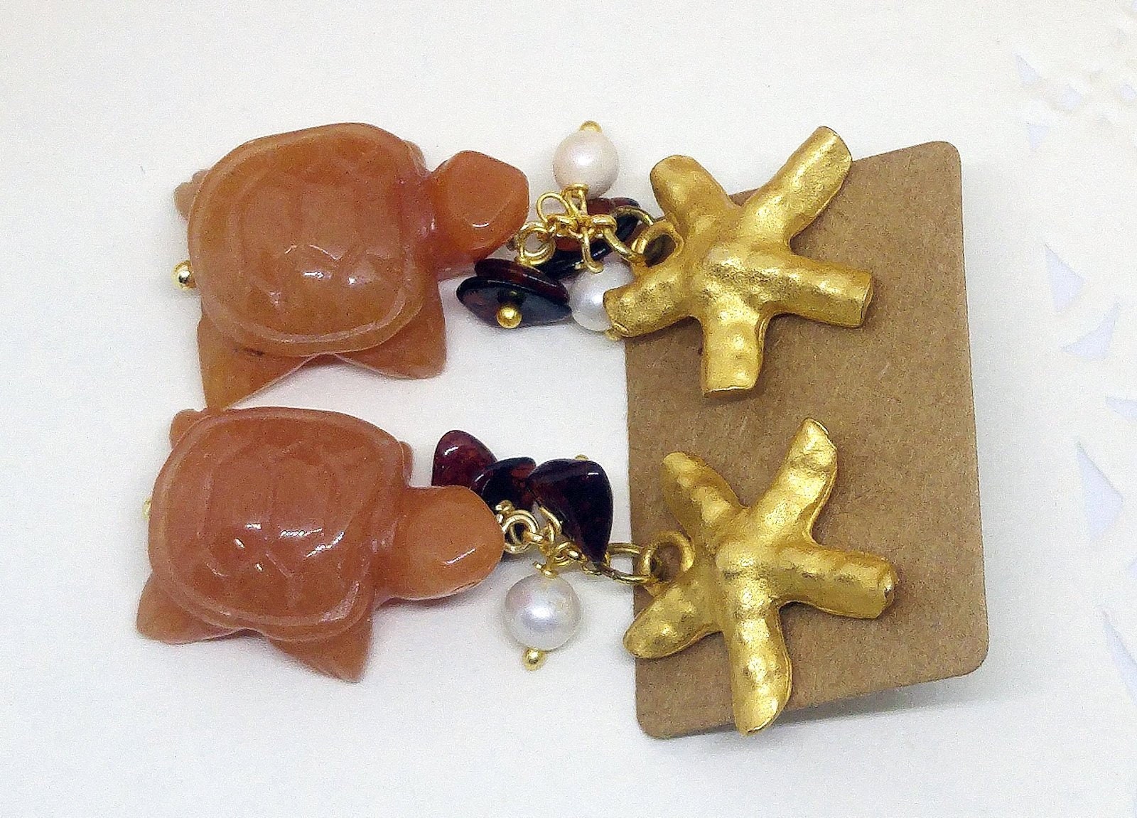 Ohrhänger Aus Karneol-Schildkröte Und Goldenem Seestern von MaggieHandmadeBijoux