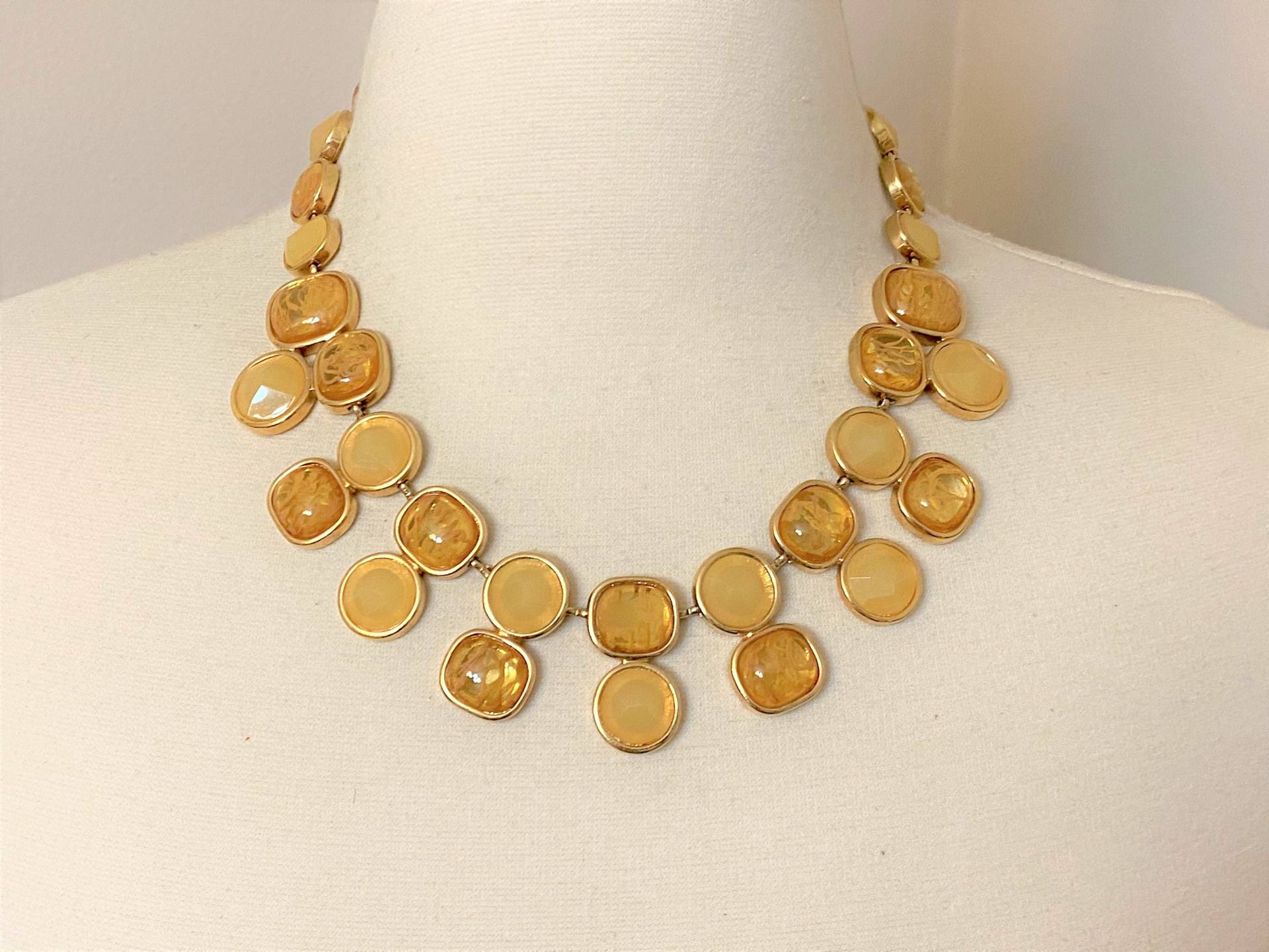 Vintage Gold Ton Harz & Lucite Halskette Vintage Gold Ton Harz & Lucite Halskette von MaggieKarajianDesign