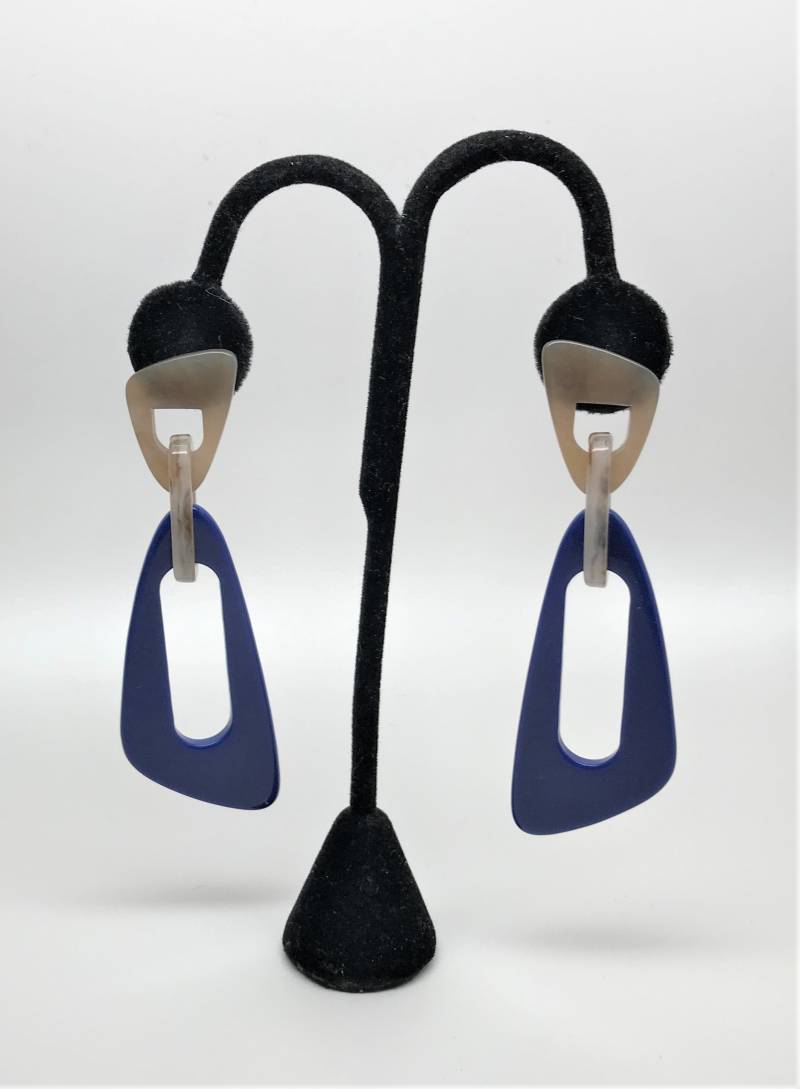 Wunderschöne Blaue Und Graue Acryl Ohrhänger von MaggieKarajianDesign