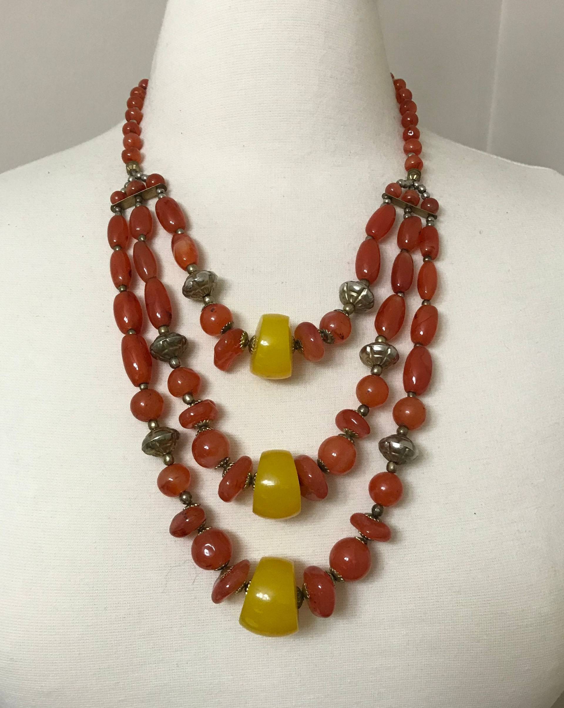 Wunderschöne Multi Strand Vintage Bernstein Harz Halskette von MaggieKarajianDesign