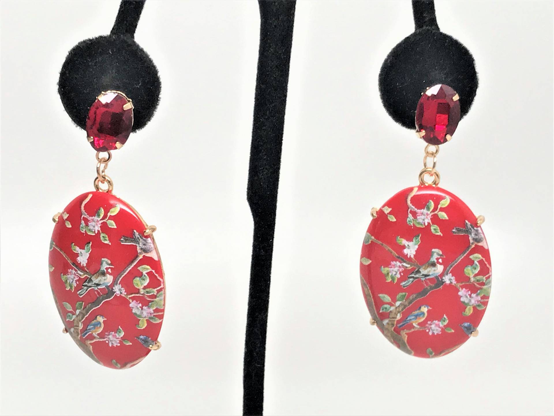 Wunderschöne Rubin Roter Strass Rote Harz Gemalte Ohrringe von MaggieKarajianDesign