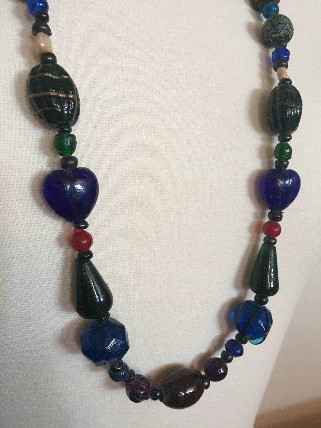 Wunderschönes Antikes Glas Perlen, Kobaltblau Und Multi-Color-Halskette von MaggieKarajianDesign