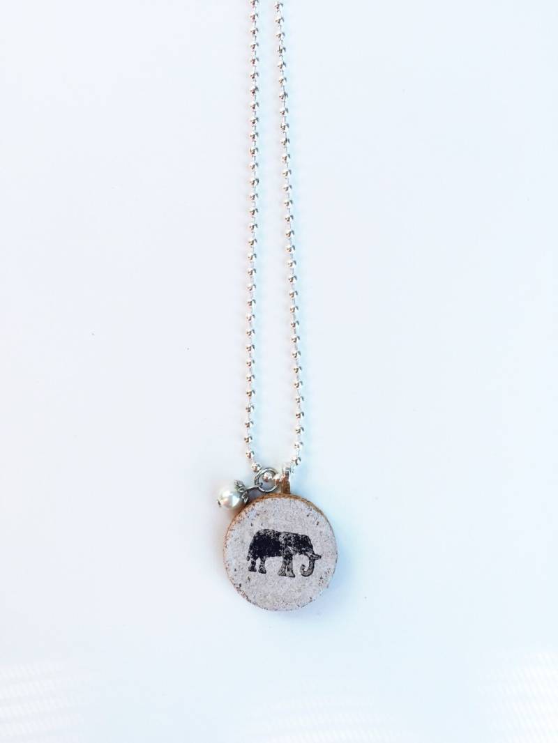Elefant Kork Halskette Elefant Kork Halskette von MaggieMayed