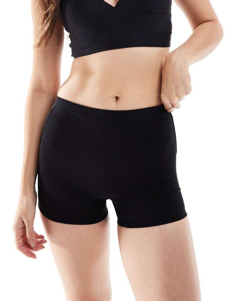 MAGIC - Bodyfashion - Shorts in Schwarz mit leichter Stützfunktion und tieferem Schnitt hinten von Magic