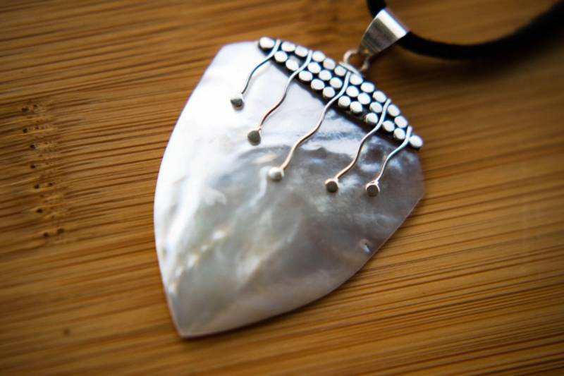 Bali Art Deco Ocean Shell Pendant Set in Sterling Silver Personalised Gift von BaliMoonSilver