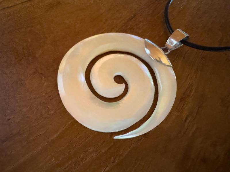 Bali Spiral Moon Ocean Shell Pendant Set in Sterling Silver Personalised Gift von BaliMoonSilver