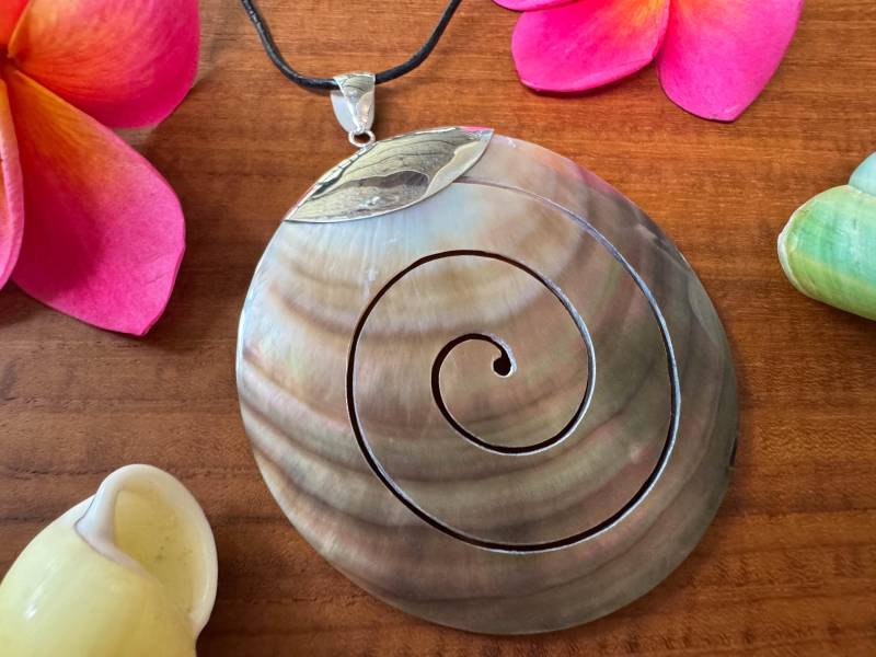 Large Spiral Ocean Shell With 925 Sterling Silver By Balinese Artisans Large Spiral Ocean Shell With 925 Sterling Silver By Balinese Artisans von BaliMoonSilver
