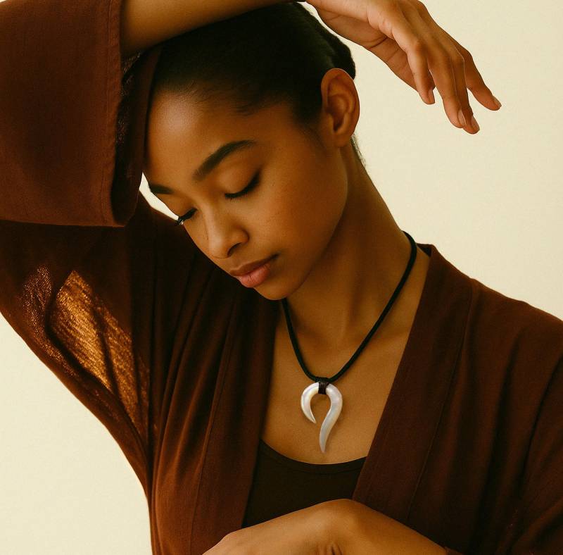 Liquid Moon Flame Ocean Shell Pendant Hand-Carved in Bali Personalised Gift von BaliMoonSilver