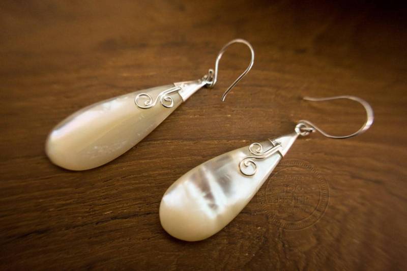 Moon Drop Ocean Shell Earrings Set in Sterling Silver Personalised Gift von BaliMoonSilver