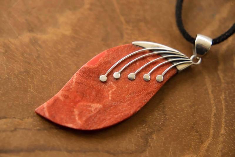 Red Root Coral Pendant Set in Sterling Silver Personalised Gift von BaliMoonSilver