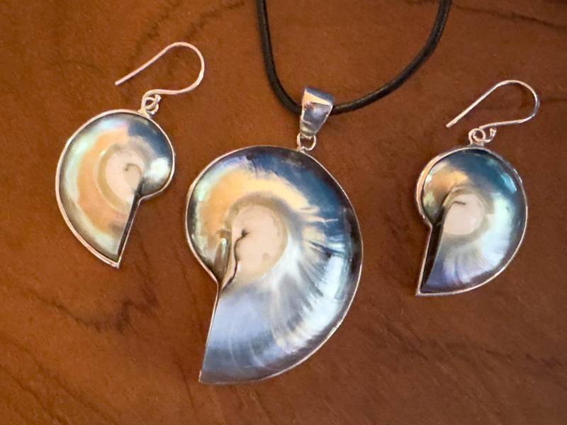 Silver Shell Nautilus Pendant & Earrings Set Personalised Gift von BaliMoonSilver