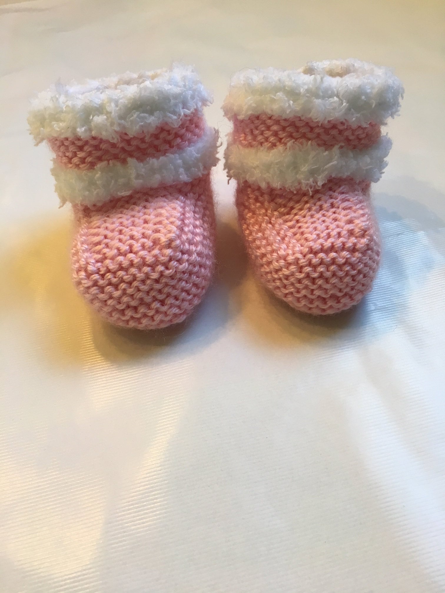 Baby Uggs in Rosa Größe 3 Monate. Handgestrickt Baby Uggs in Rosa Größe 3 Monate. Handgestrickt von MagicBeansFarm