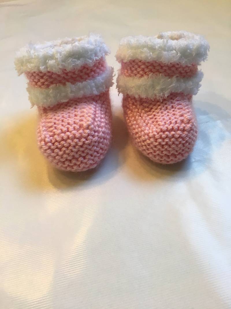 Baby Uggs in Rosa Größe 3 Monate. Handgestrickt Baby Uggs in Rosa Größe 3 Monate. Handgestrickt von MagicBeansFarm