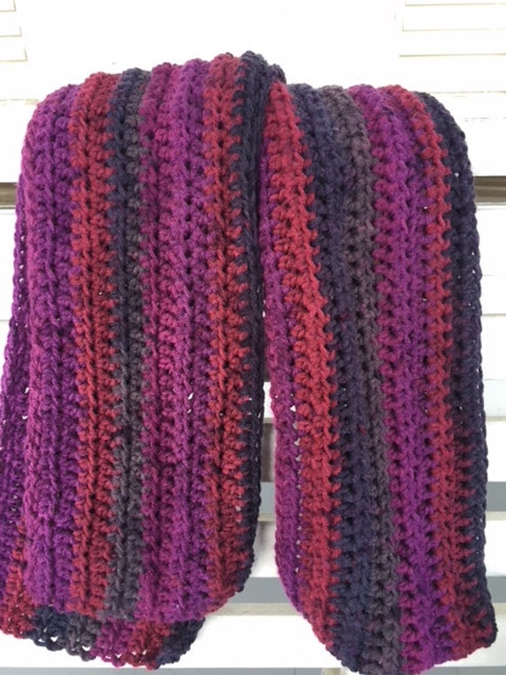 Mehrfarbiger Wollmischschal, Tiefrot Und Lila, Handgefertigt Mehrfarbiger Wollmischschal, Tiefrot Und Lila, Handgefertigt von MagicBeansFarm