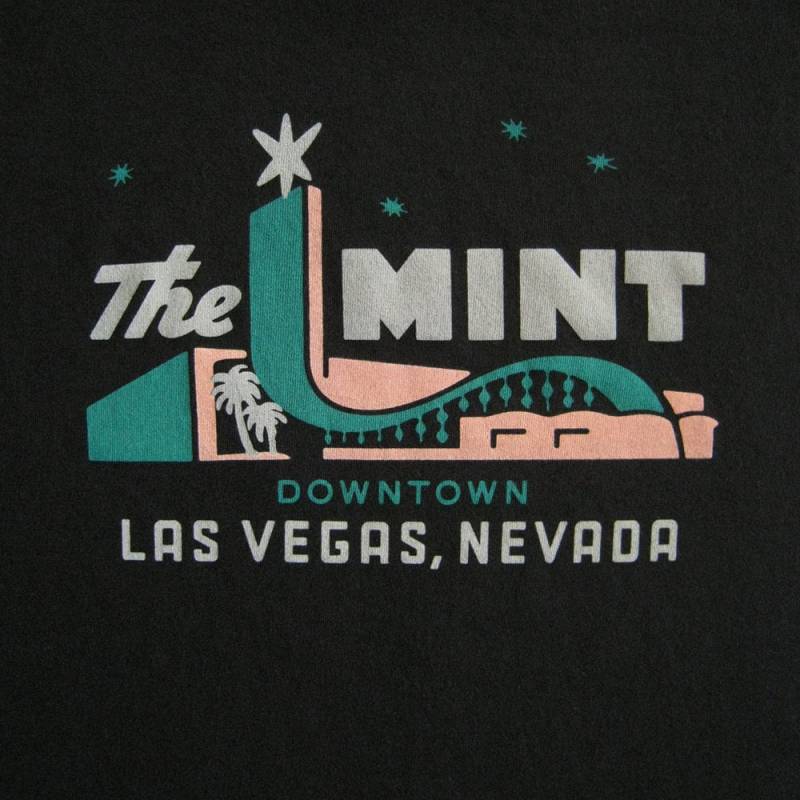 Sale - Mint Kasino Las Vegas T-Shirt Vintage Retro Für Männer Und Frauen Von Magic Bolt Design Alle Frauengrößen Im Sale von MagicBoltDesign