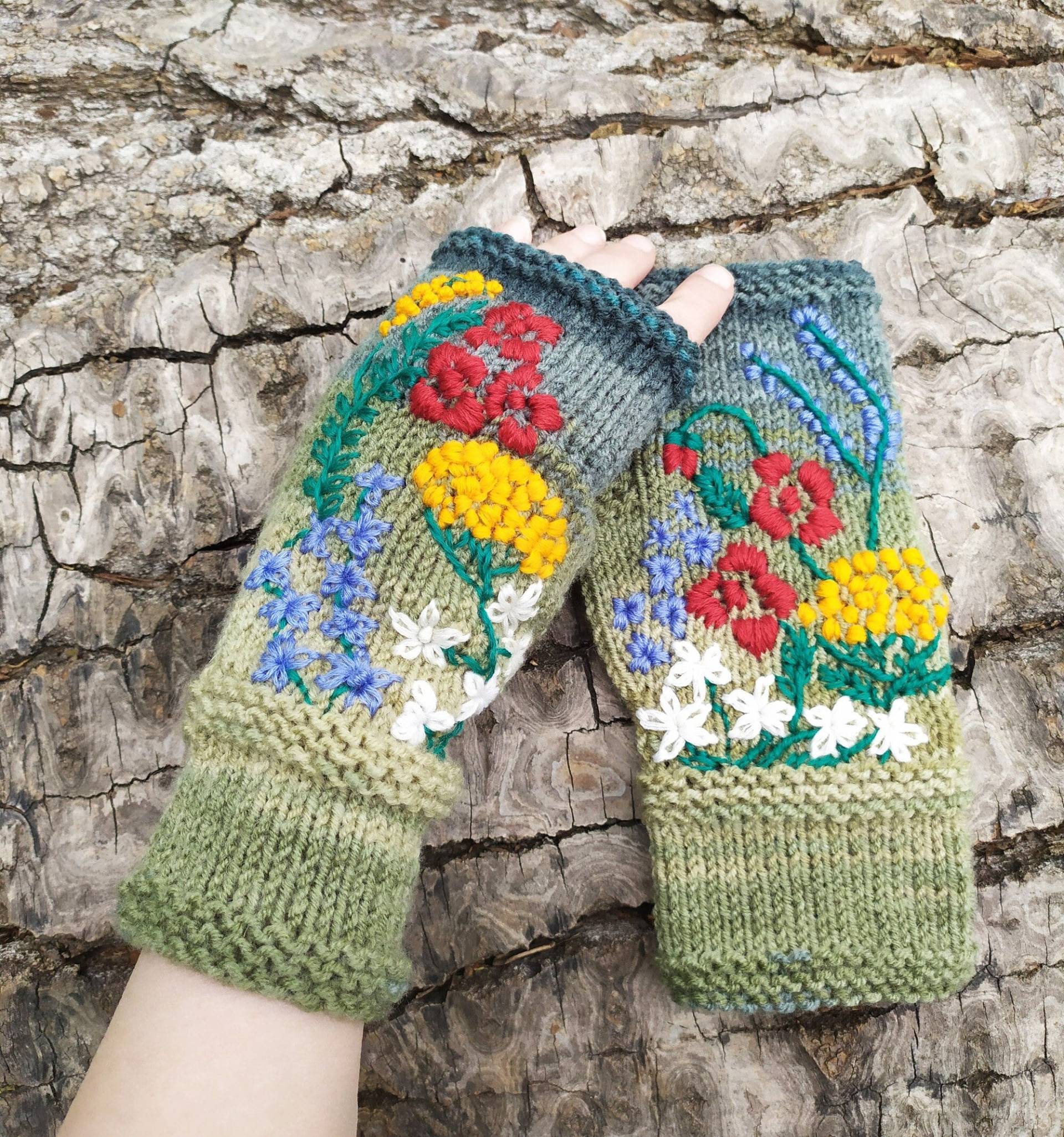 Bestickte Fingerlose Handschuhe, Fingerlose Bestickte Blumenhandschuhe, Frauen Muff, Fahrhandschuhe, Hand Armstulpen, Winterblumenhandschuhe von MagicCrochetStyle