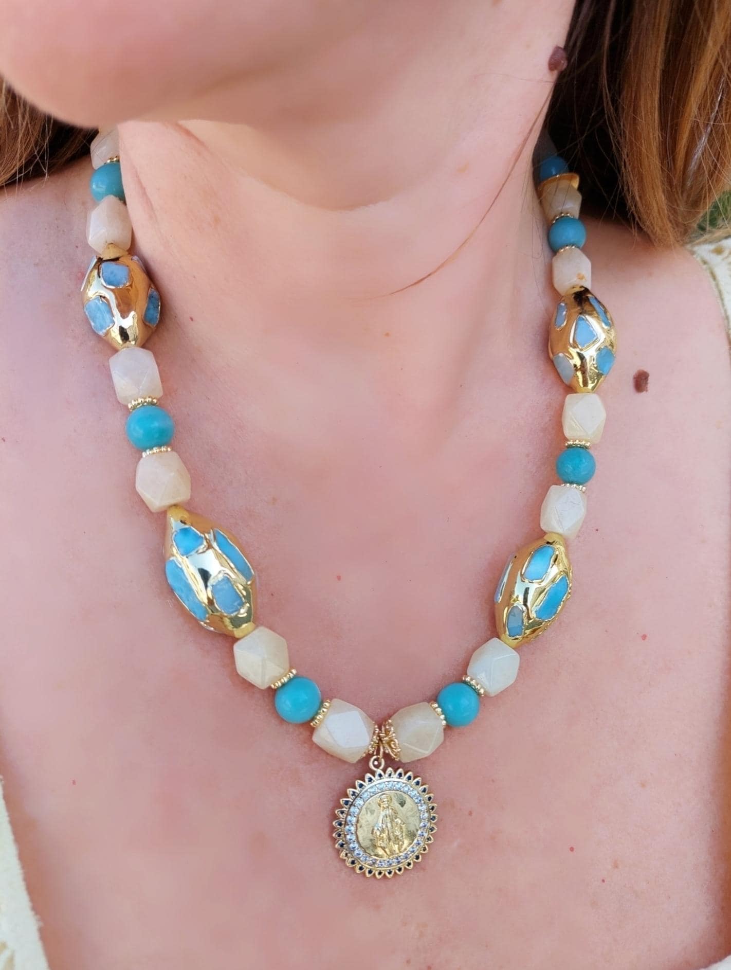 Larimar Edelsteinkette 24K Gold Mutter Gottes Anhänger, Aquamarin & Gelbe Jade Larimar Edelsteinkette 24K Gold Mutter Gottes Anhänger, Aquamarin & Gelbe Jade von MagicEnergyStone