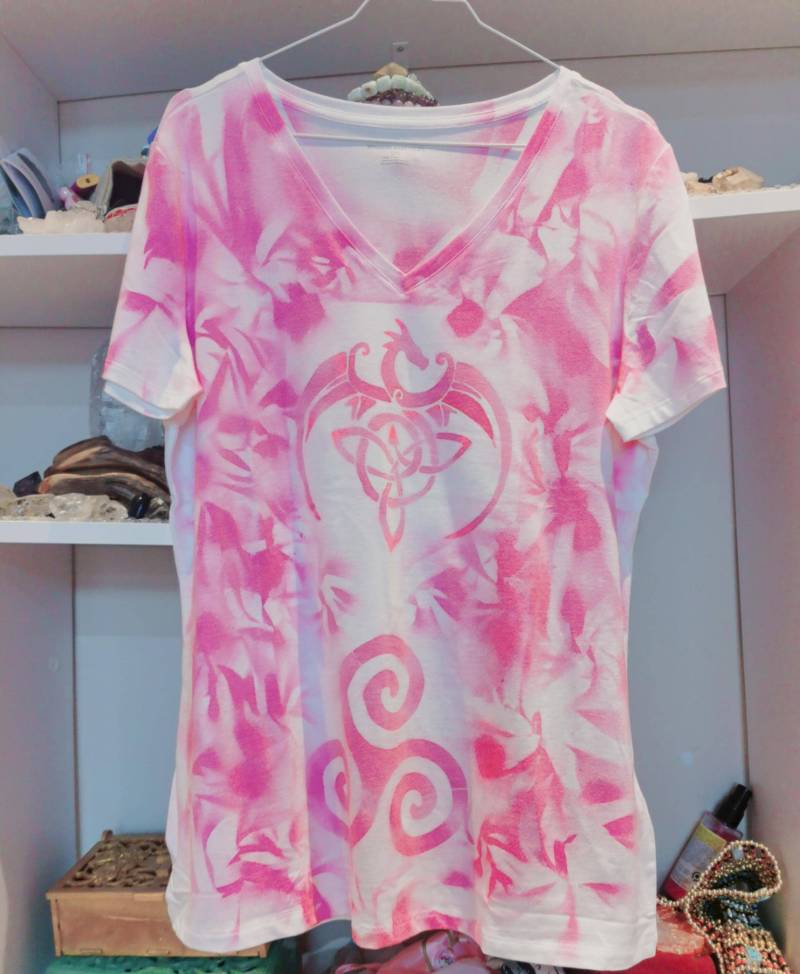 Drachen-T-Shirt Drachen-T-Shirt von MagicEssaLove