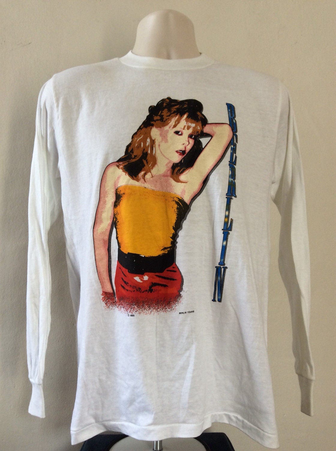 Vtg 1984 Berlin Love Life Langarm Konzert T-Shirt Weiß M 80Er Jahre Terri Nunn New Wave Synthpop Rock Band Vtg 1984 Berlin Love Life Langarm Konzert T-Shirt Weiß M 80Er Jahre Terri Nunn New Wave Synthpop Rock Band von MagicFlyVintage