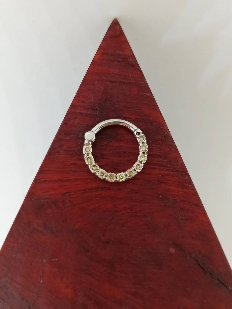 Daith Piercing Septum Clicker 14K Gold Сognac Diamanten Nase Hoop Helix Ohrring von MagicHammer