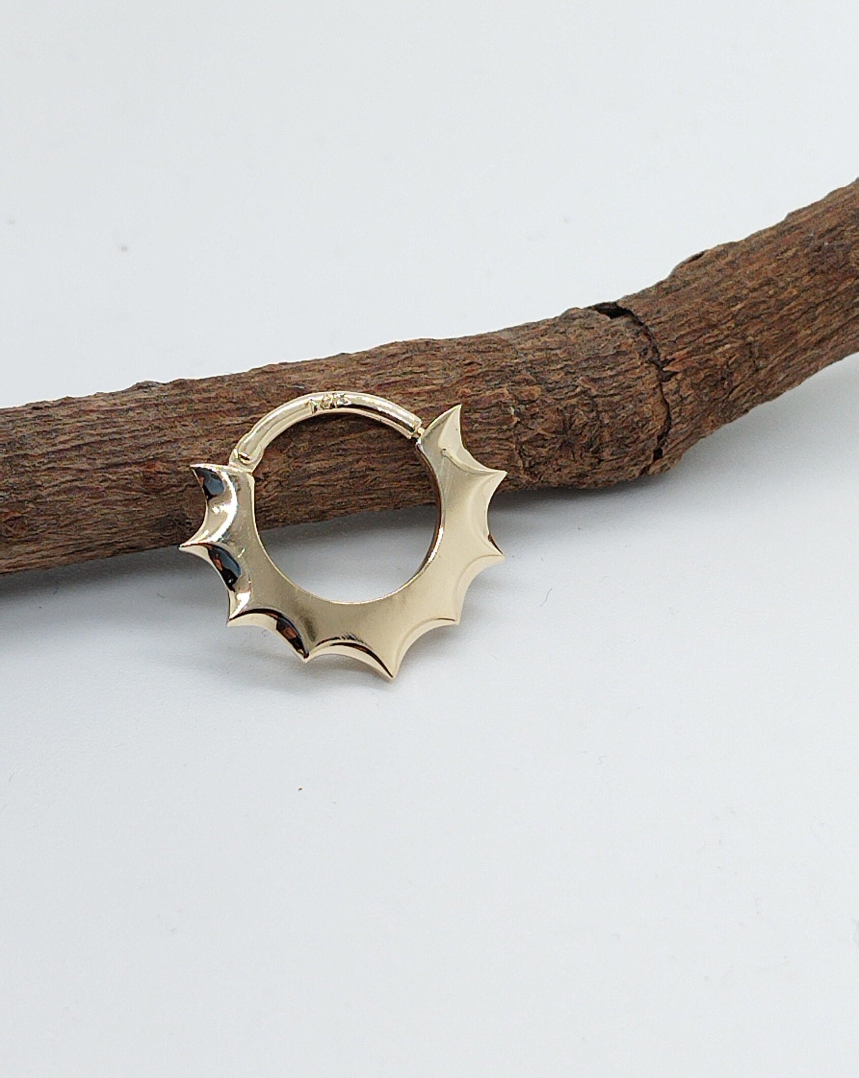 Daith Septum Clicker 14K Solid Gold Hoop Nasenring Helix Ohrring von MagicHammer