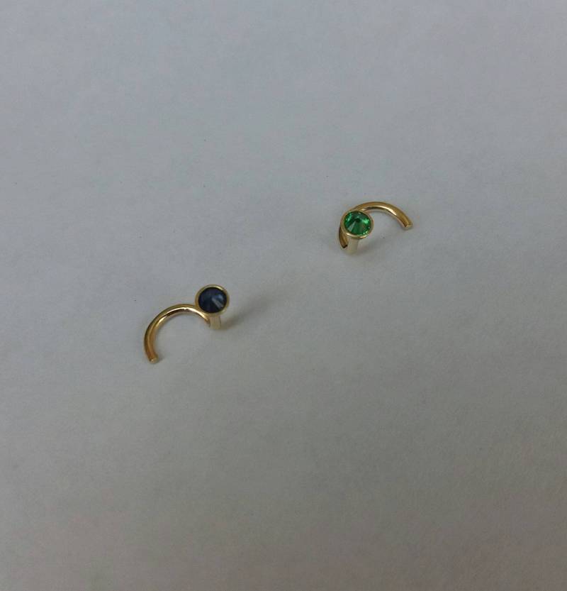 Nase Ohrstecker Schraube L Form 14K Gold Tiny Piercing von MagicHammer