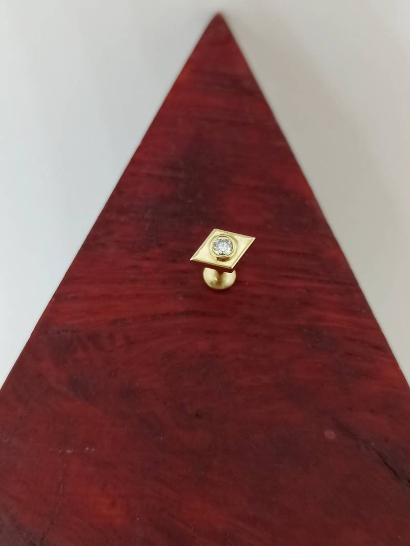 Tragus Stud Labret Lip Ring 14K Solid Gold Stil Schwarzer Diamant Piercing, Custom Piercing Schmuck von MagicHammer