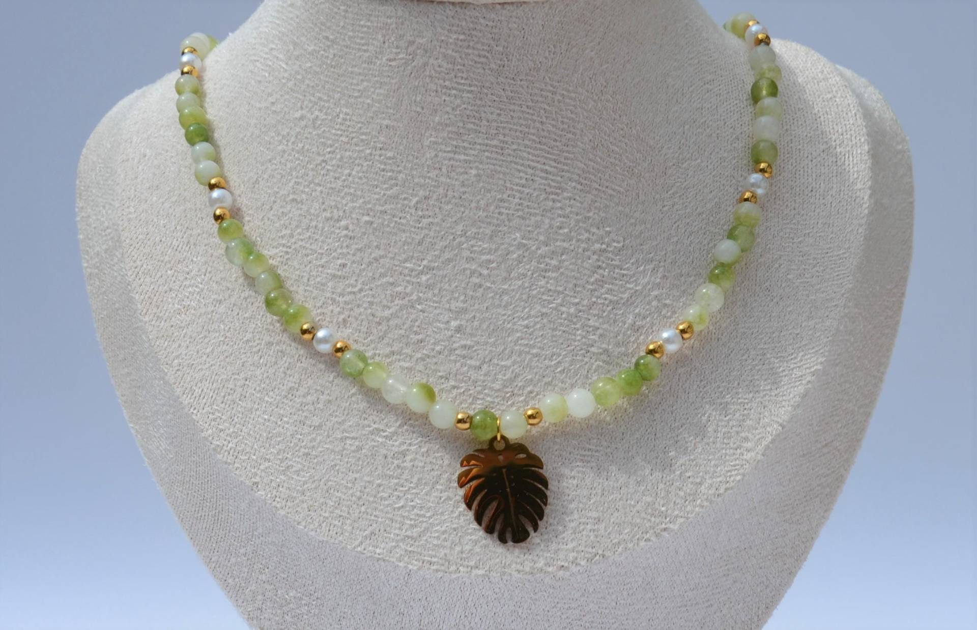 Green Peridot Necklace With Leaf Pendant | Boho Gemstone Jewelry Handmade Green Peridot Necklace With Leaf Pendant | Boho Gemstone Jewelry Handmade von MagicJewelsJulie