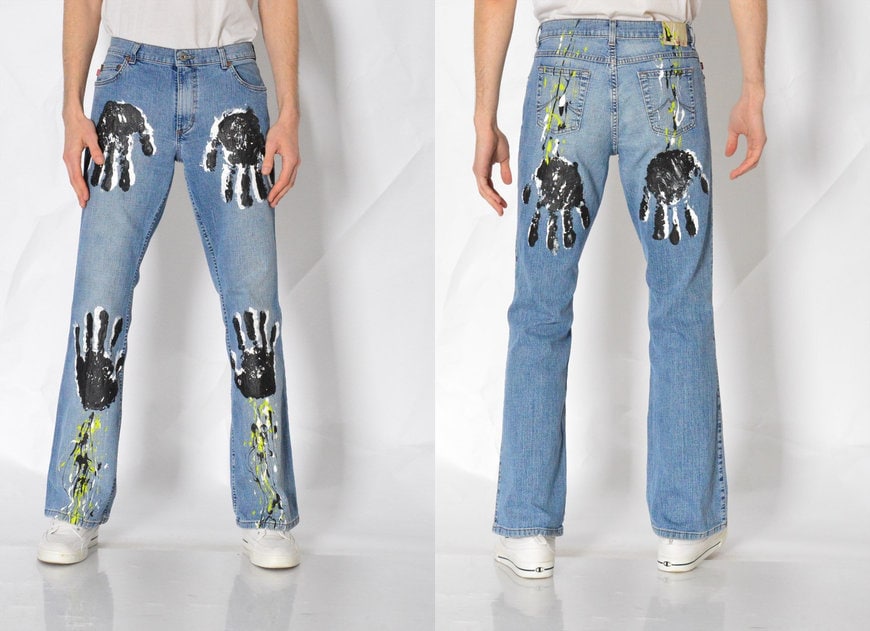 Y2K Reworked Mustang Gemalte Schwarze Hand Spritzte Blaue Jeans-Männer von MagicKale