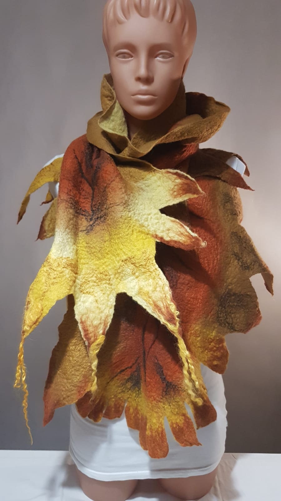 Elegante Femine Einzigartige Nass Gefilzt Schal Elegante Femine Einzigartige Nass Gefilzt Schal von MagicLandFelting