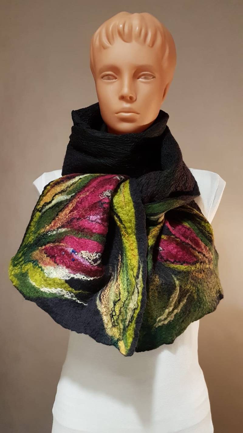 Elegante Femine Einzigartige Seide Gefilzt Schal Elegante Femine Einzigartige Seide Gefilzt Schal von MagicLandFelting